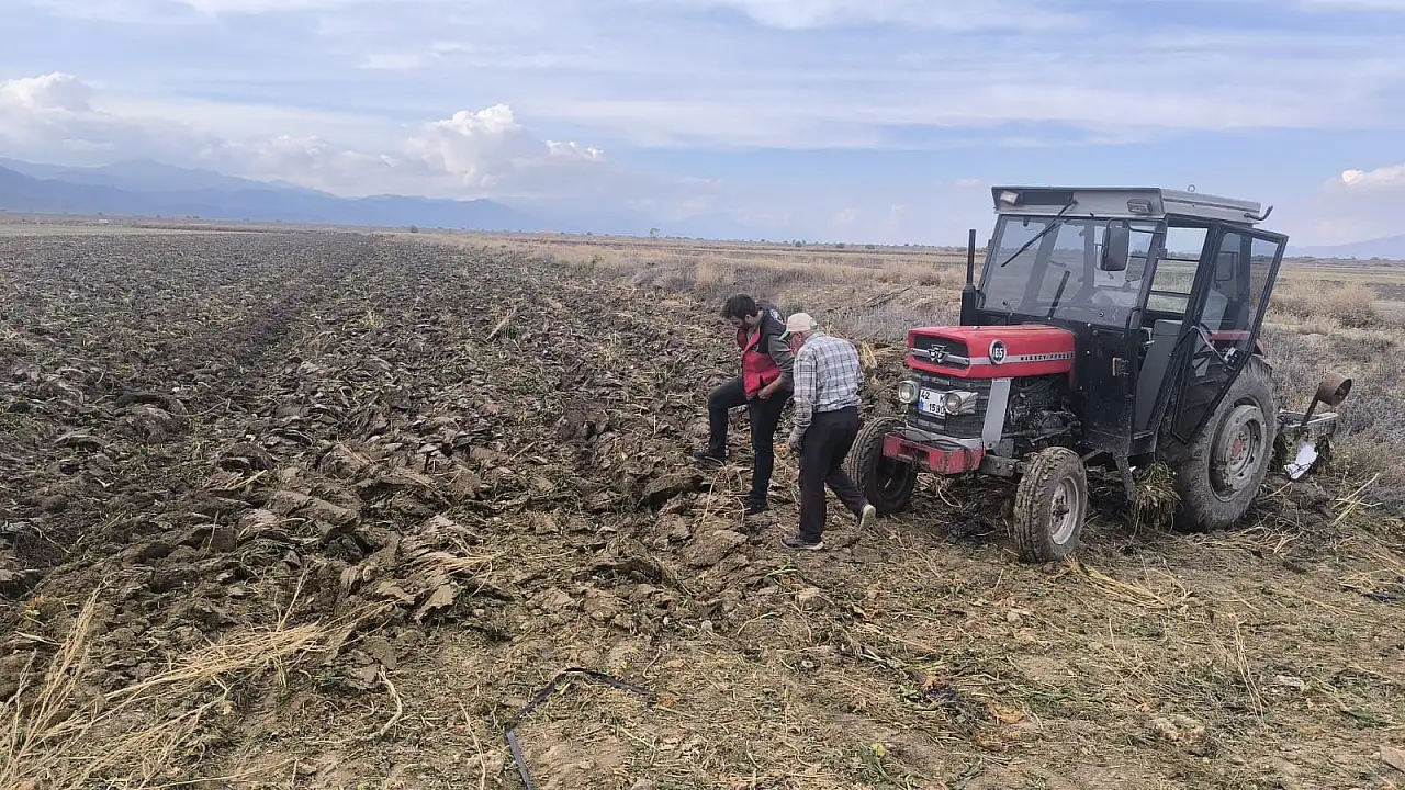 Konya Ovası'nda tarım mesaisi: Yalıhüyük'te hasat biterken toprak hazırlığı başladı