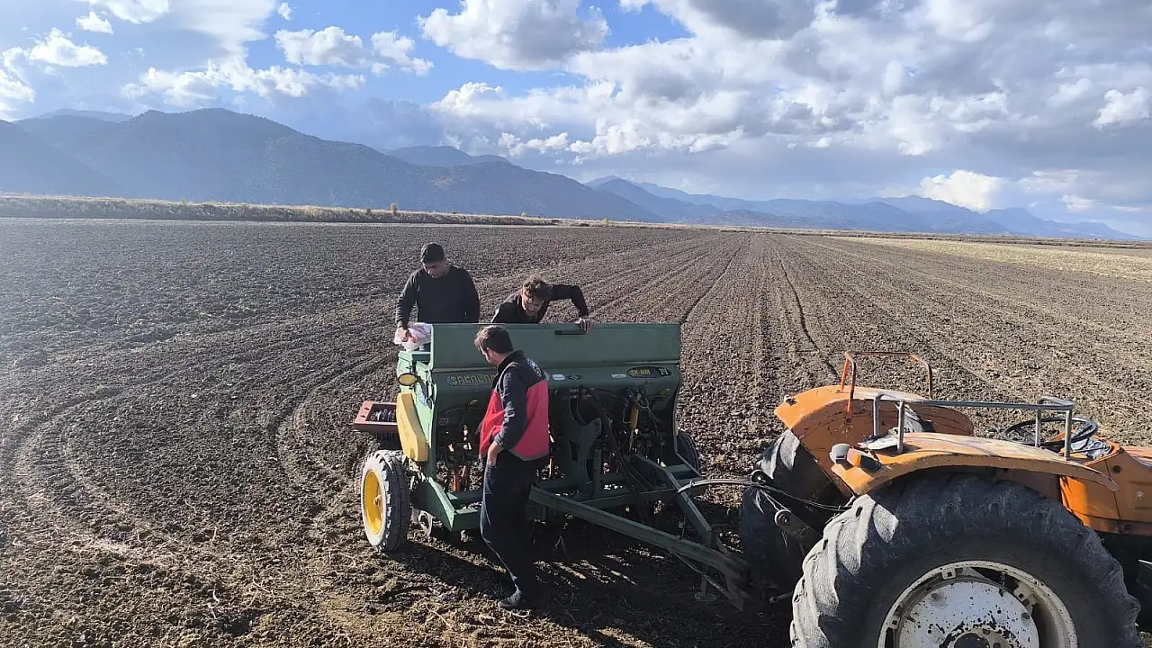 Konya'da bilinçli tarım adımları: Yalıhüyük'te toprak hazırlığı sürüyor