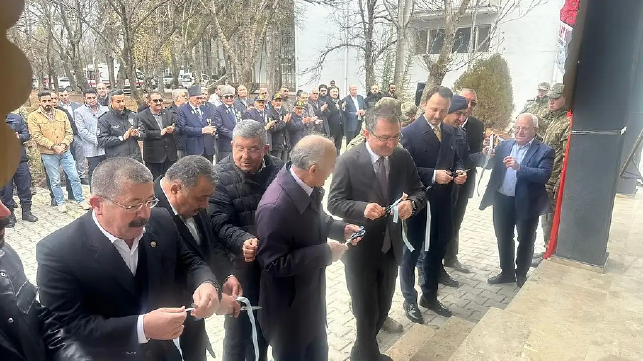 Mehmetçik Camii Konya'da ibadete açıldı! İlk Cuma namazı kılındı