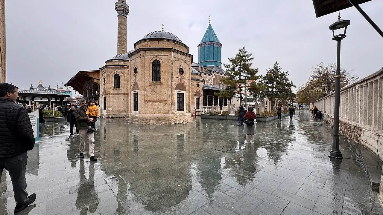 Mevlana Müzesi'nde Şeb-i Arus yoğunluğu