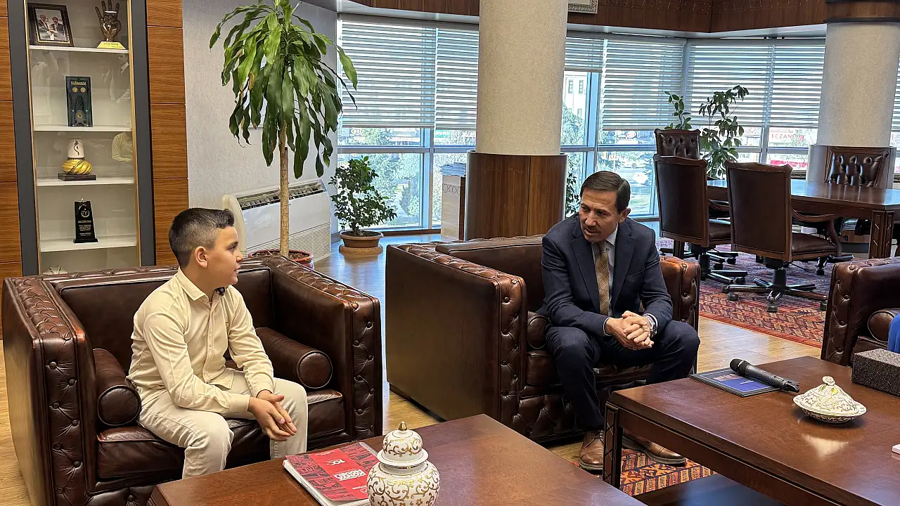 Milli duruşlarıyla gündem olan Konyalı miniklere Başkandan anlamlı jest