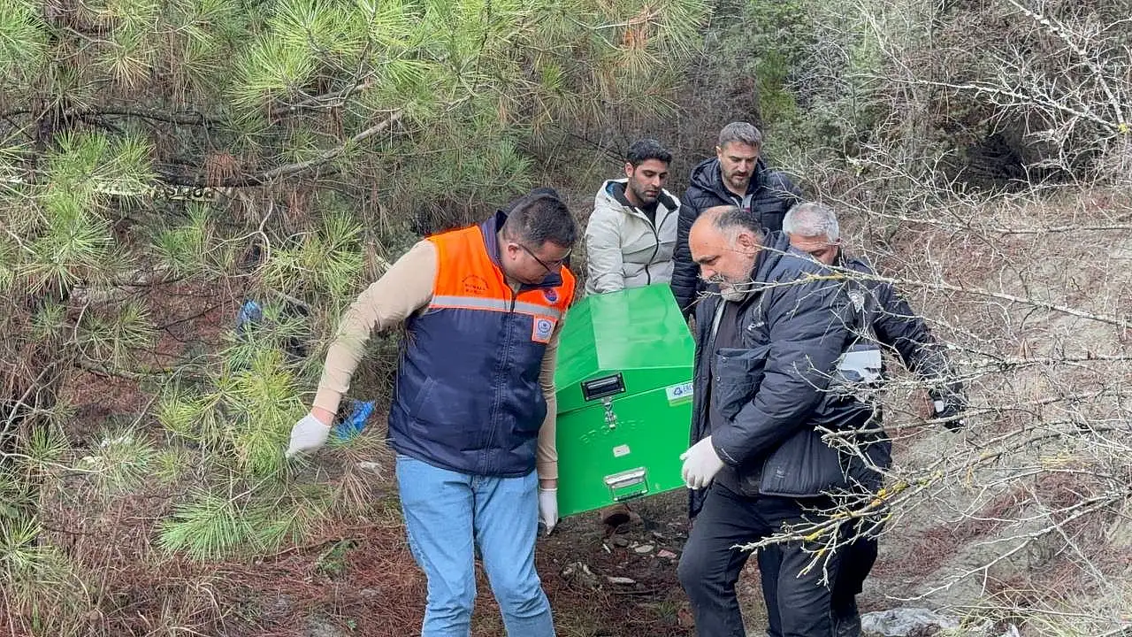 Akşam otelden ayrıldı, sabah ağaçlık alanda ölü bulundu