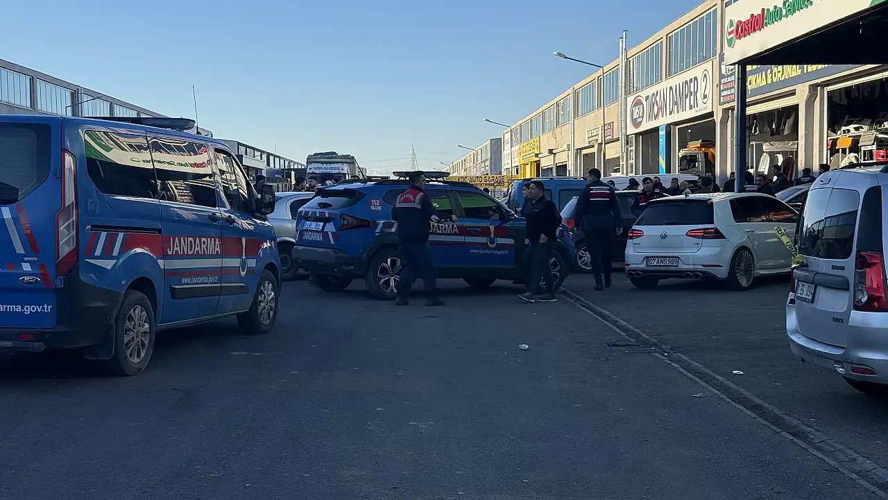 Sanayi sitesinde alacak-verecek kavgası hastanede bitti! 4 yaralı