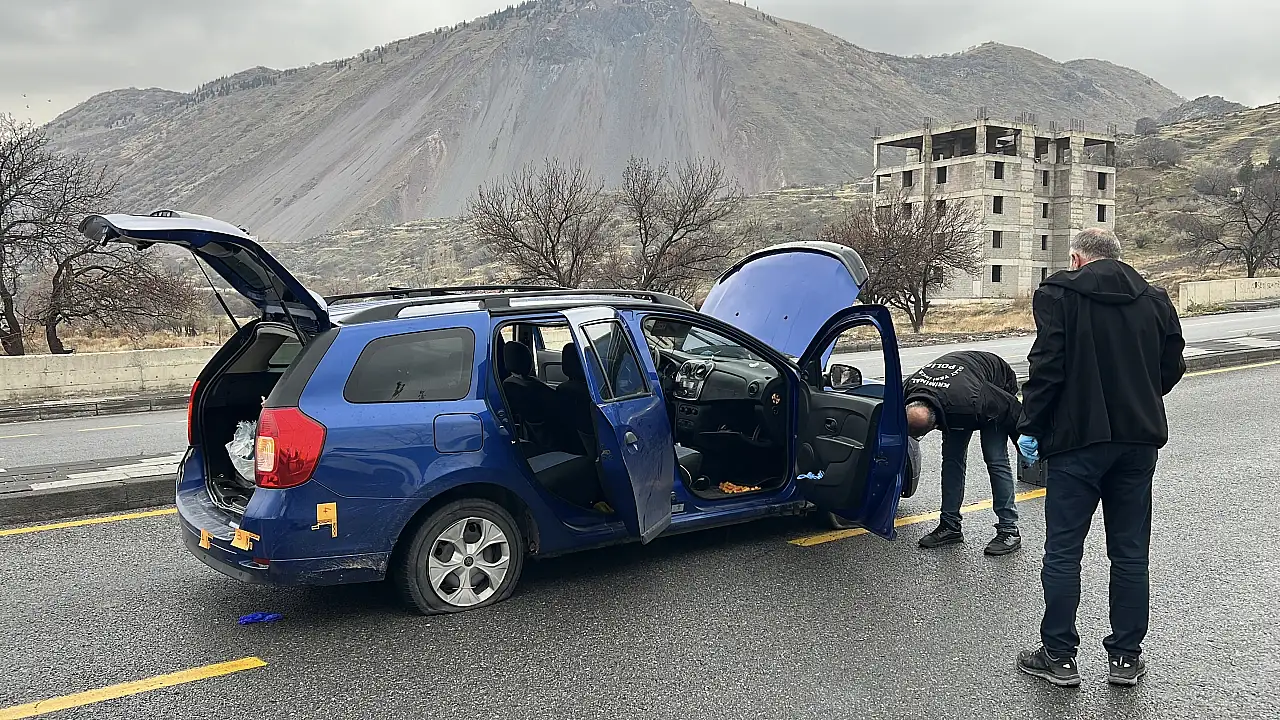 Ehliyetsiz sürücünün kaçışı 3 kazaya yol açtı! Polis ateş ederek durdurdu