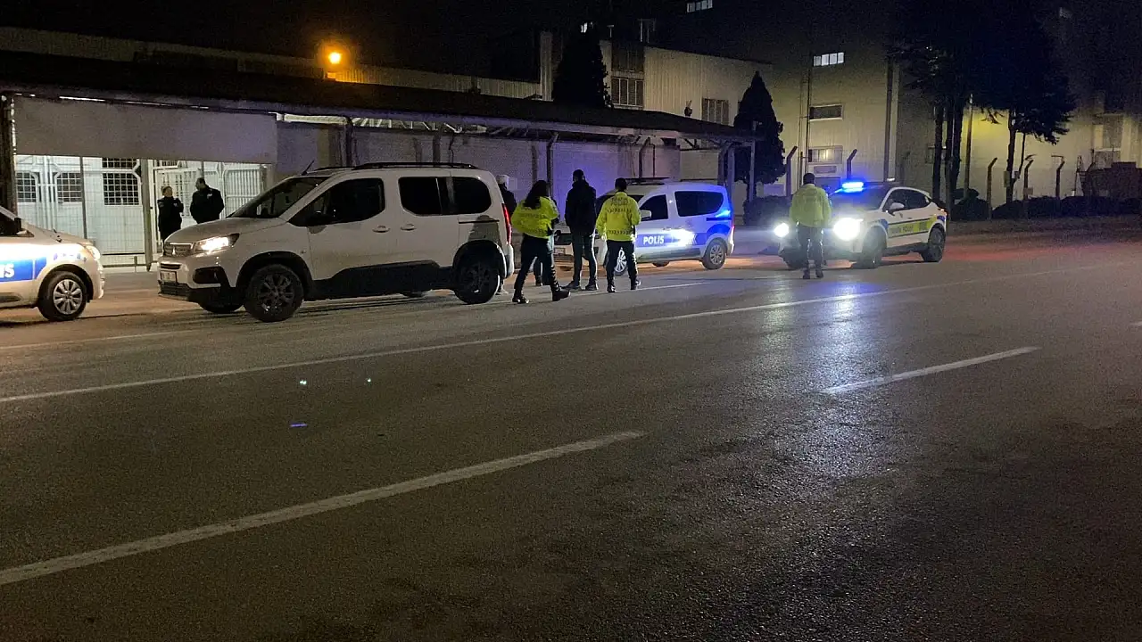 Polisten kaçtı, polis aracına çarptı: Sürücüye ceza yağdı