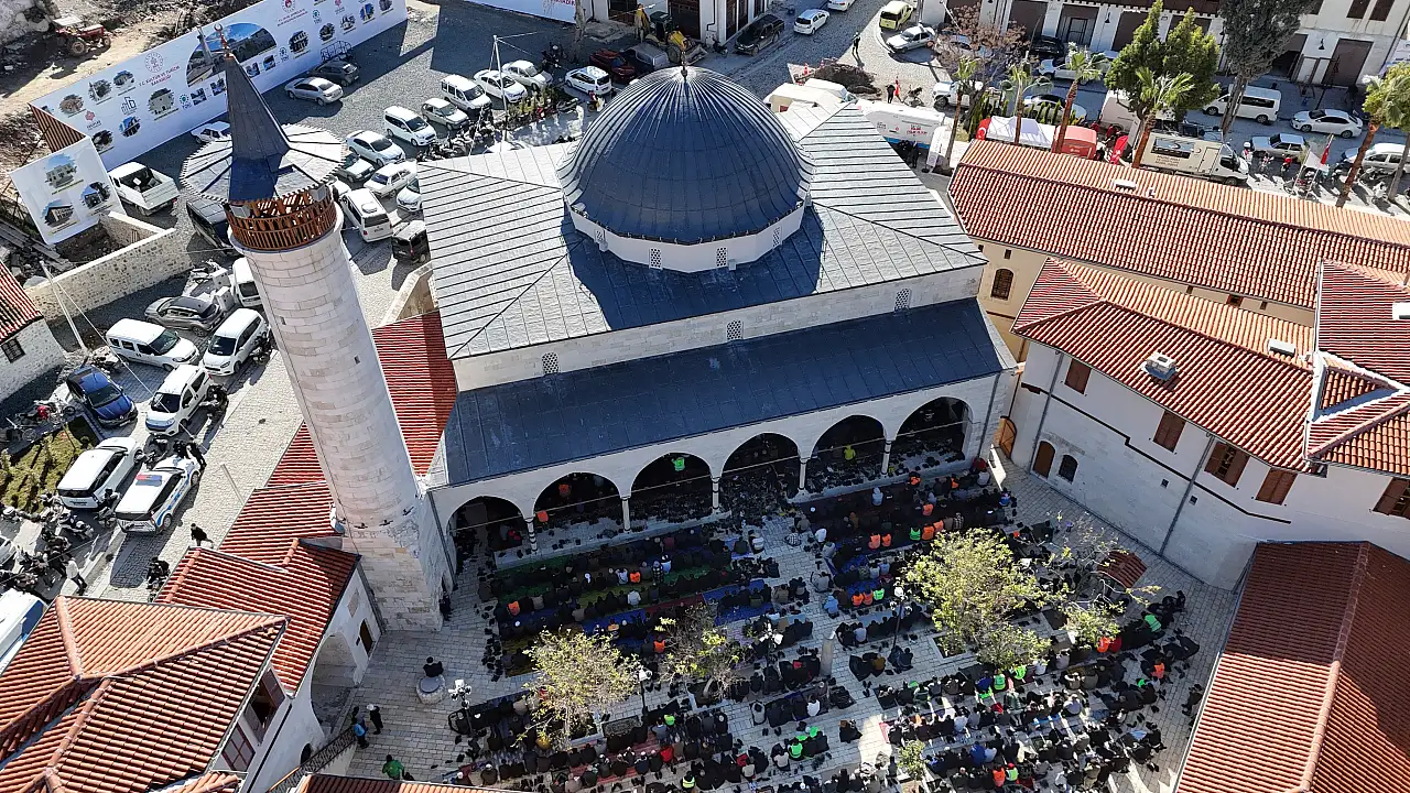 Konya'nın emeğiyle ayağa kalkan Habibi Neccar Camii'nde ilk cuma