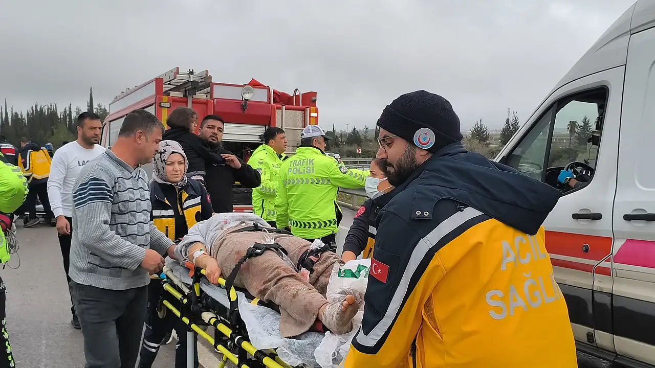 Yolcu otobüsü devrildi: Çok sayıda yaralı var!