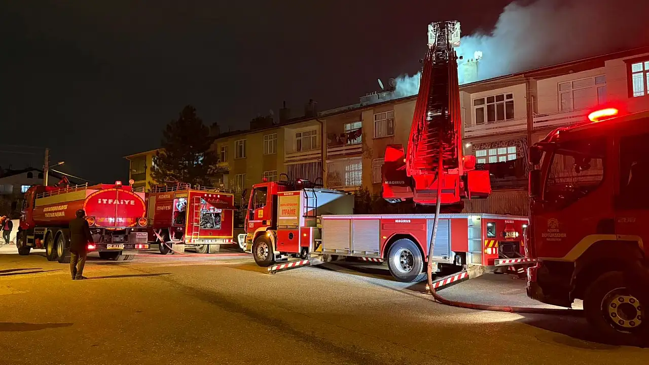 Konya'da yangın paniği! Çatıdan yükselen alevler korkuttu