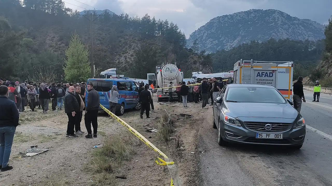 Konya'ya komşu ilde katliam gibi kaza: 7 kişi hayatını kaybetti!