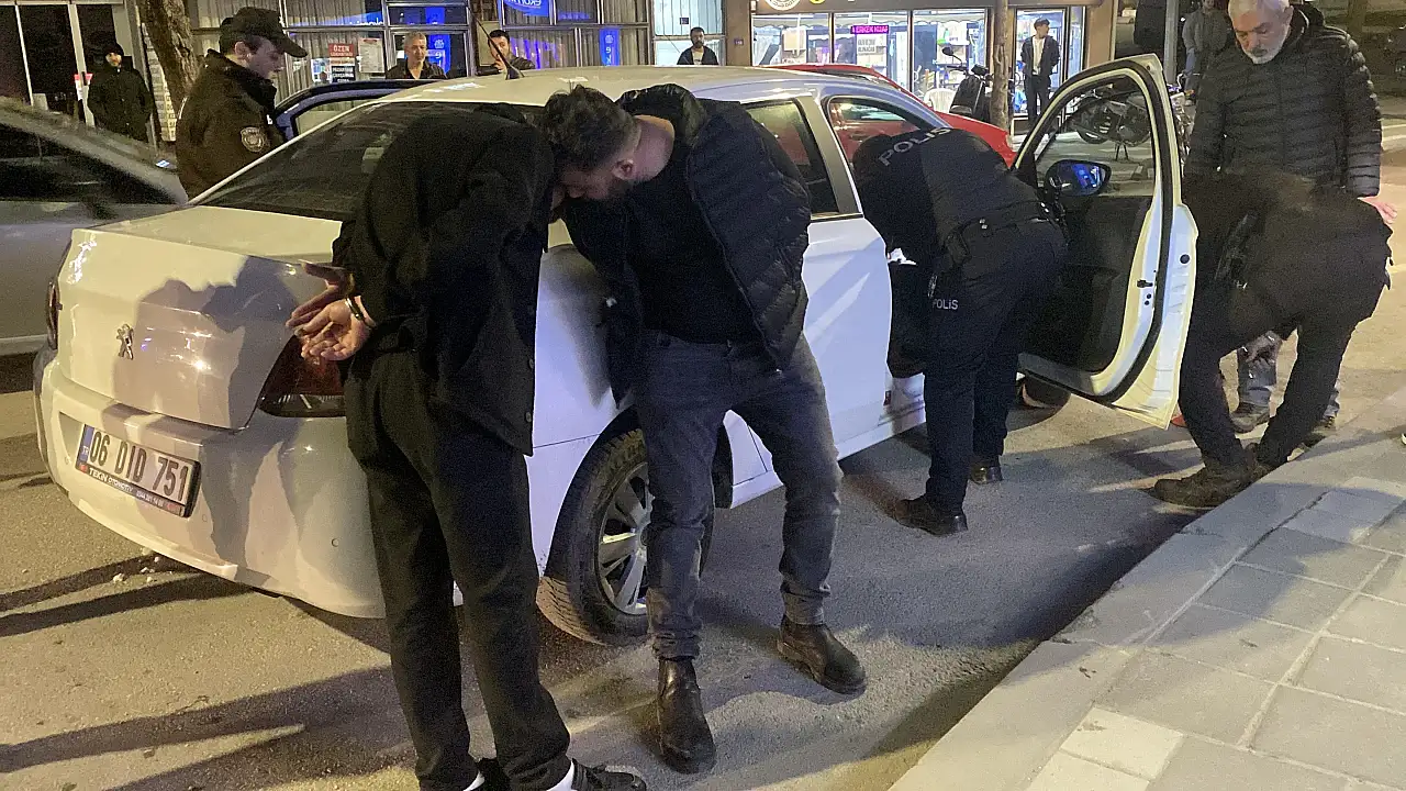 Alacak verecek kavgasında silahlar konuştu!