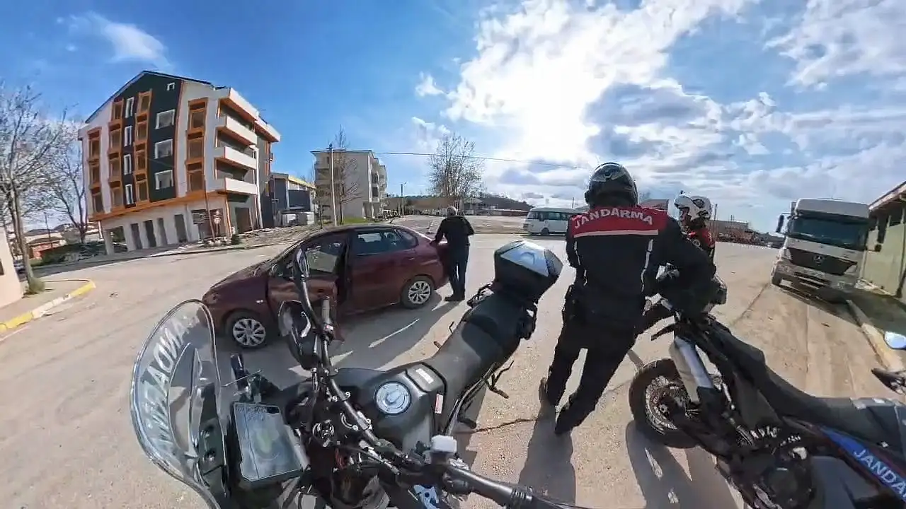 Jandarmadan trafikte hayat kurtaran kritik müdahale