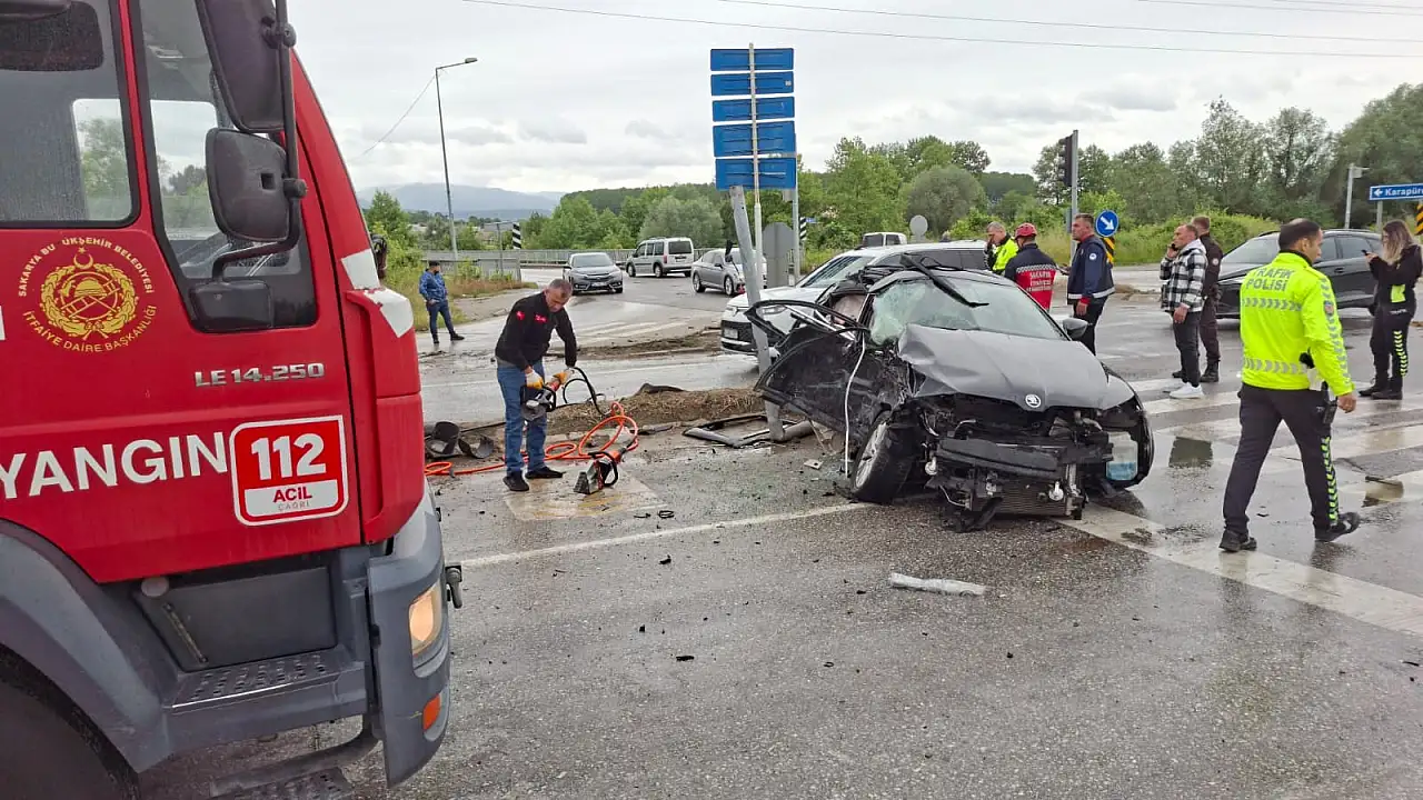 Otomobil, minibüs ve TIR çarpıştı: 4'ü ağır 6 yaralı