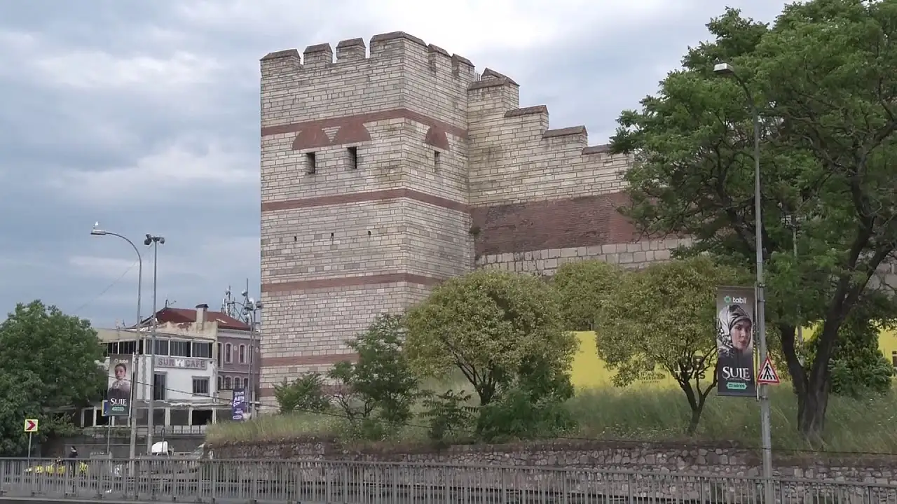 Tarihi surlarda ikinci cinayet önlendi! Vahşet planı bozuldu