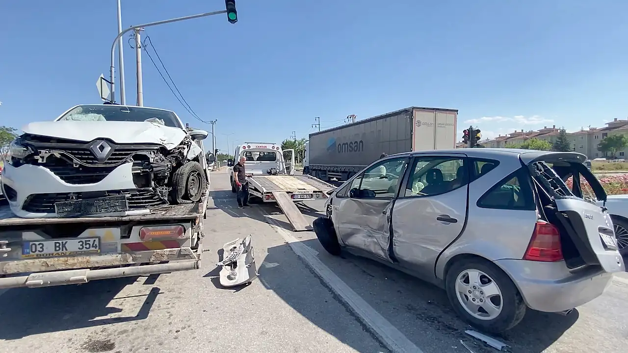 Ambulansa yol vermek istedi, felakete yol açtı: Konya yolunda can pazarı!