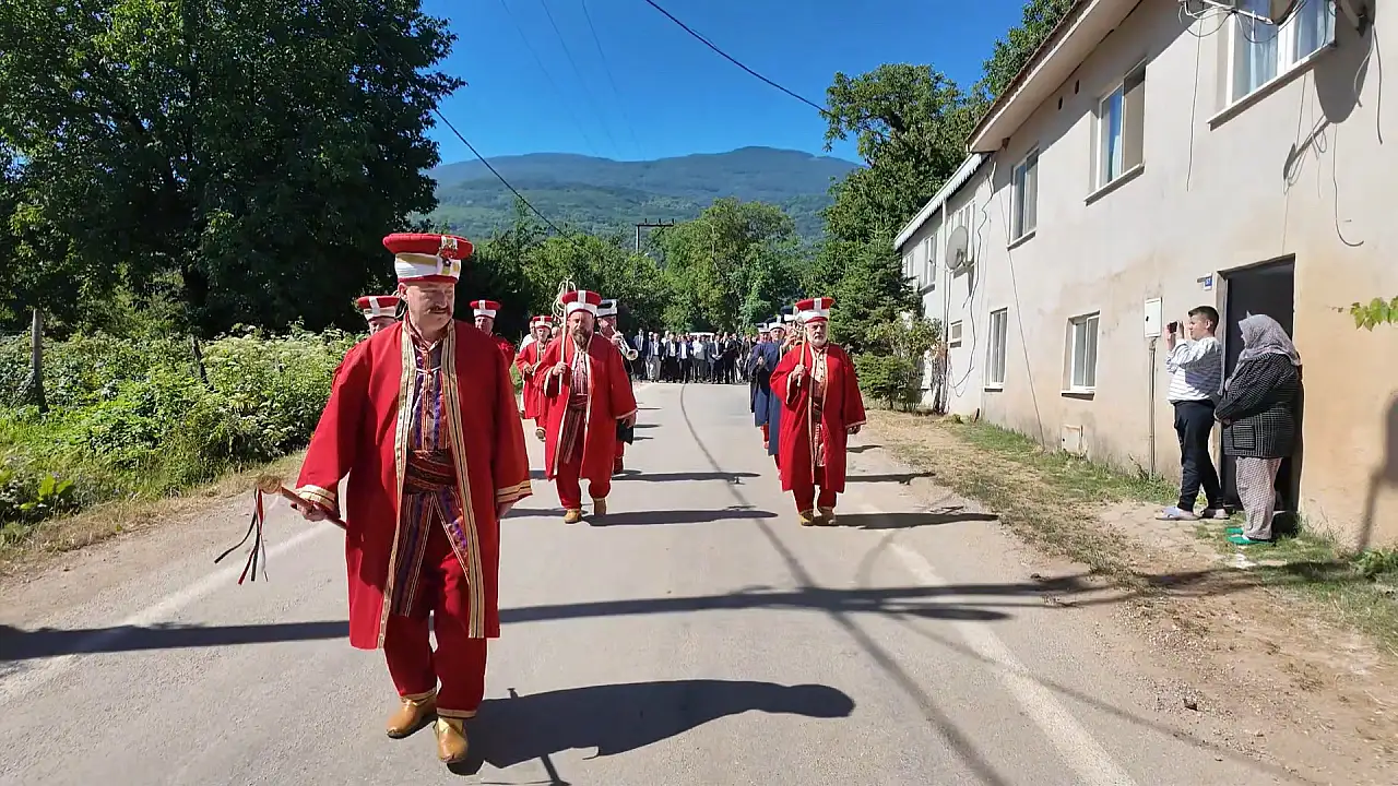 Yönetim kadınlara geçti! Erkeklerin girmesi yasaklandı
