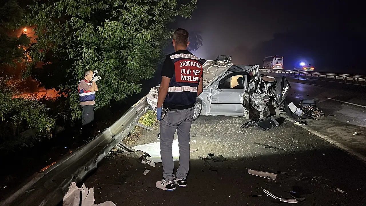 Emniyet şeridinde duran otomobile TIR çarptı! 1 ölü, 3 yaralı