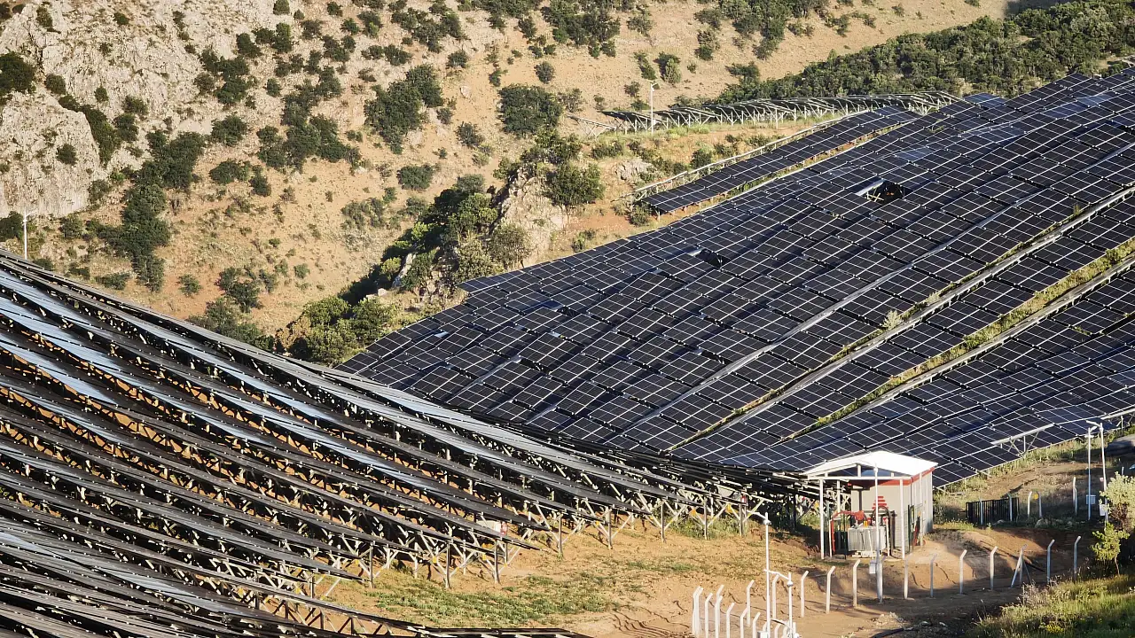 Konya'nın dev barajında çifte üretim: Hem su hem de elektrik akıyor!