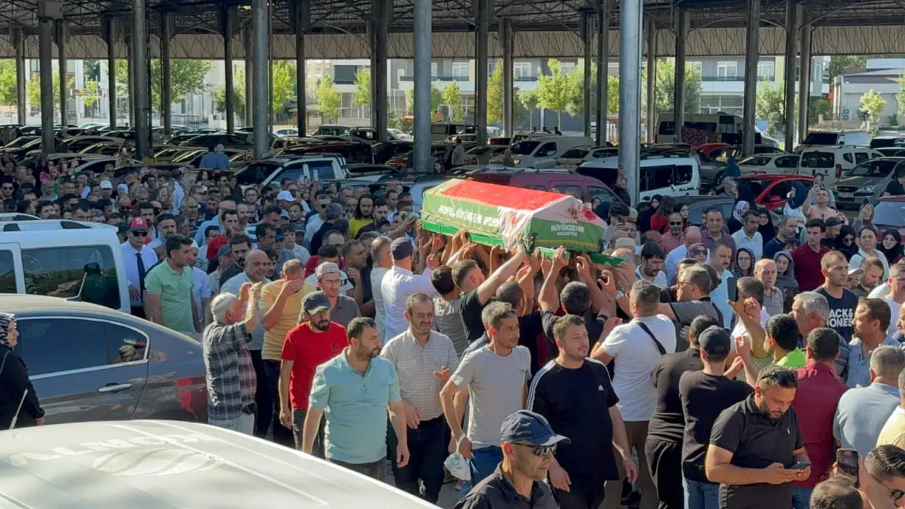 Konya'nın simgesi sonsuzluğa kırmızılarla uğurlandı!
