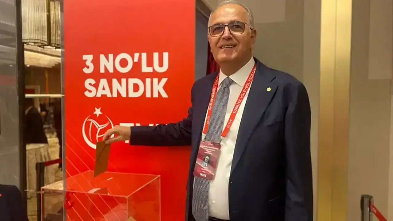 Mehmet Akif Üstündağ kimdir? Mehmet Akif Üstündağ eşi kimdir? Mehmet Akif Üstündağ voleybol oynadı mı?