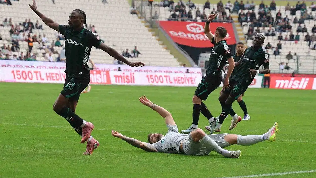 İlk galibiyetini alamaya çıkacak işte Konyaspor ile Kocaelispor arasında oynanan maçlar