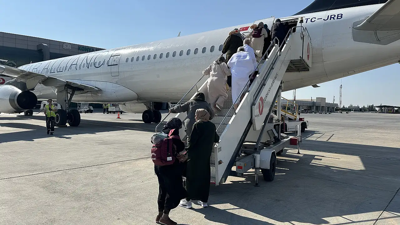 Konya'da Mevlid Kandili'nde çifte heyecan! İlk Umre kafilesi kutsal topraklarda
