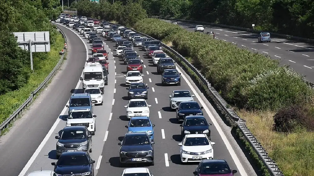 Yollara bir ayda yüz binlerce araç çıktı: Trafikte dev sayı açıklandı