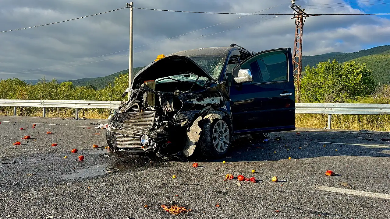 Kavşakta feci çarpışma! 75 yaşındaki sürücü hayatını kaybetti
