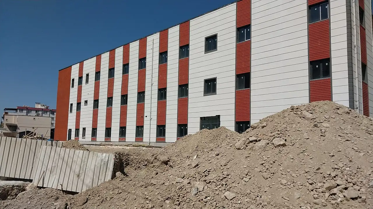 Sağlık merkezi inşaatında tarihi sürpriz! Kepçe vurunca ortaya çıktı, çalışmalar durdu