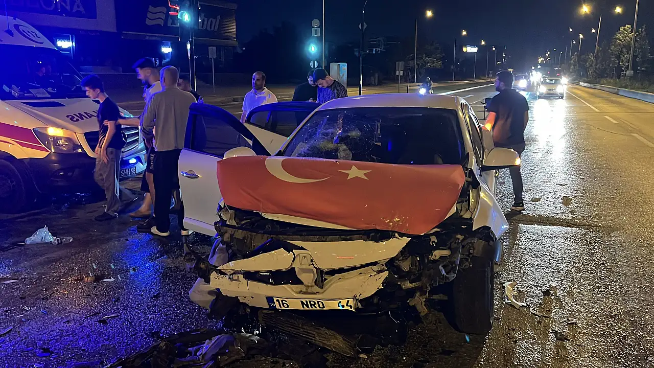 Ters yöne giren otomobil dehşet saçtı: 7 yaralı