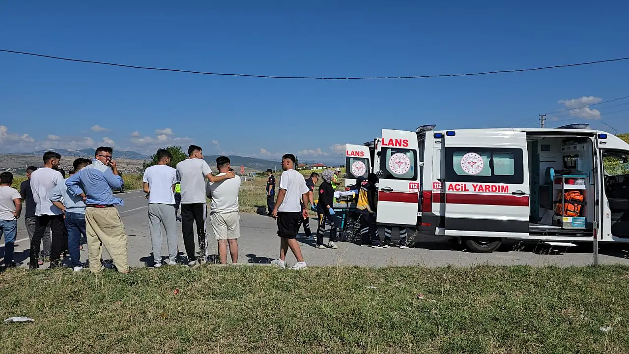 İki motosiklet çarpıştı: 3 kişi yaralandı