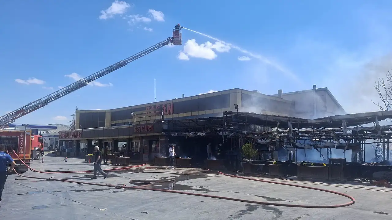 Konya'da dinlenme tesisinde korku dolu anlar! Alevler restoranı sardı