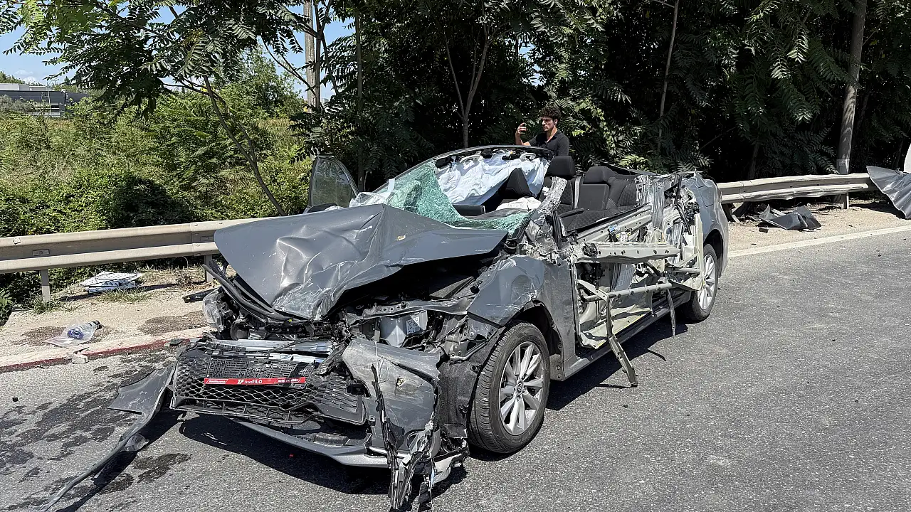 TIR'a çarpan otomobilin sürücüsü uzman onbaşı öldü
