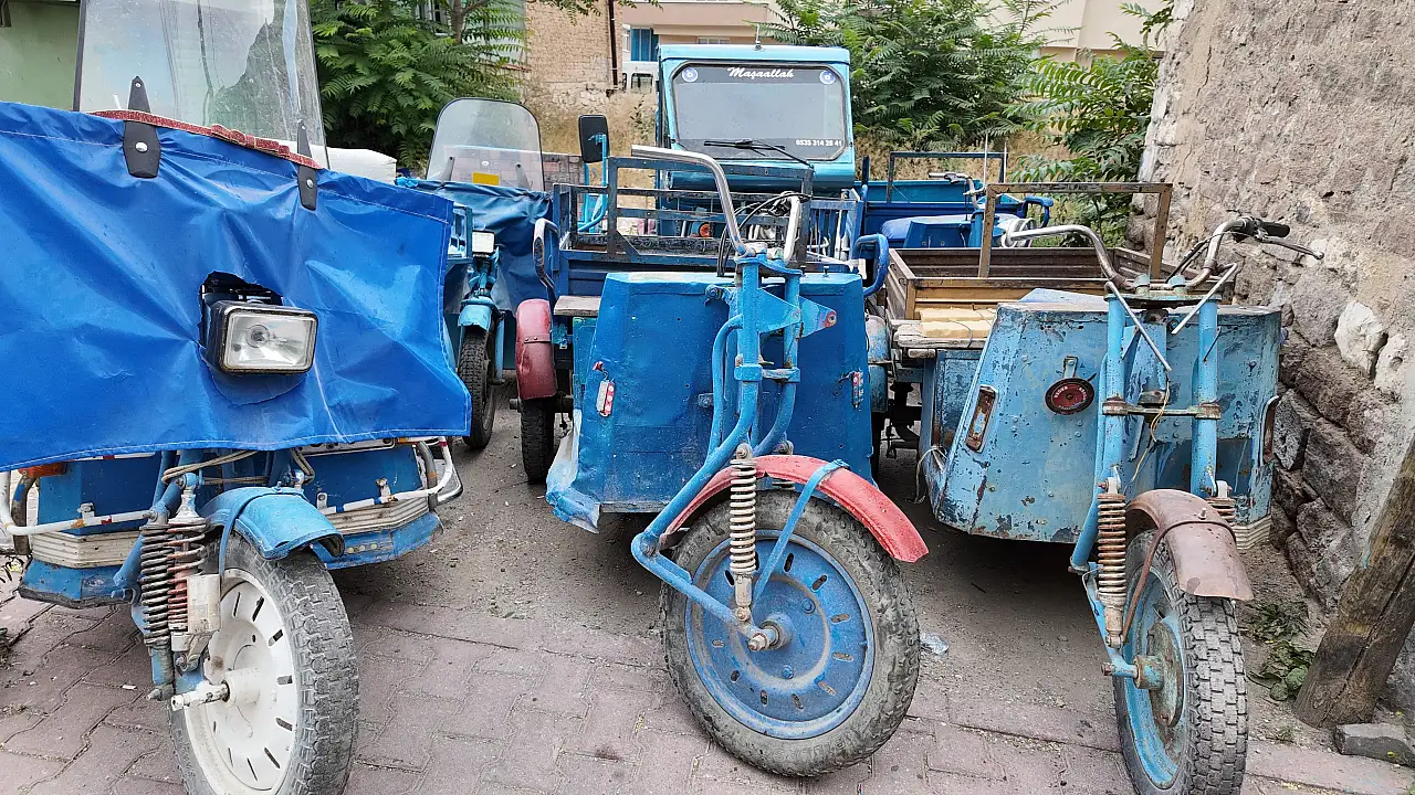 Arızalanan soluğu yanında alıyor! Konya'da 30 yıllık ustanın elinden geçen yola devam ediyor