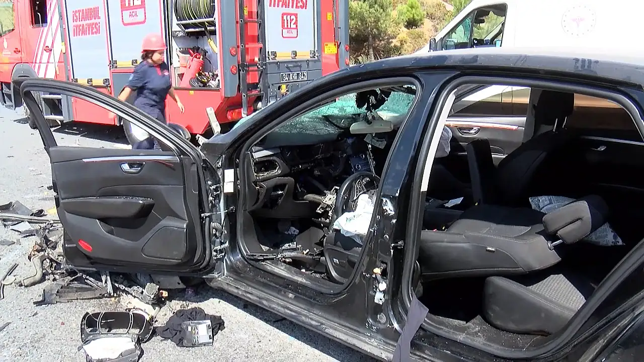 Trafik yavaşlayınca duramadı, kamyonete ok gibi saplandı