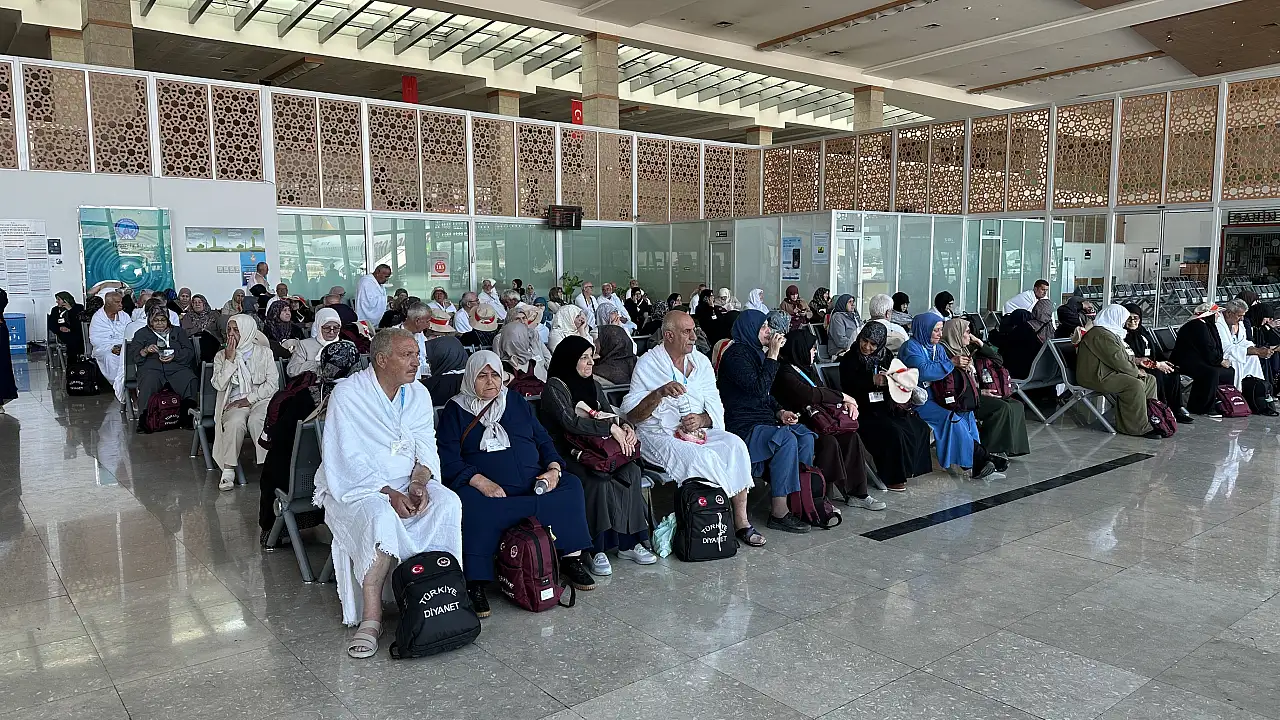 Konya'da Mevlid Kandili'nde çifte heyecan! İlk Umre kafilesi kutsal topraklarda
