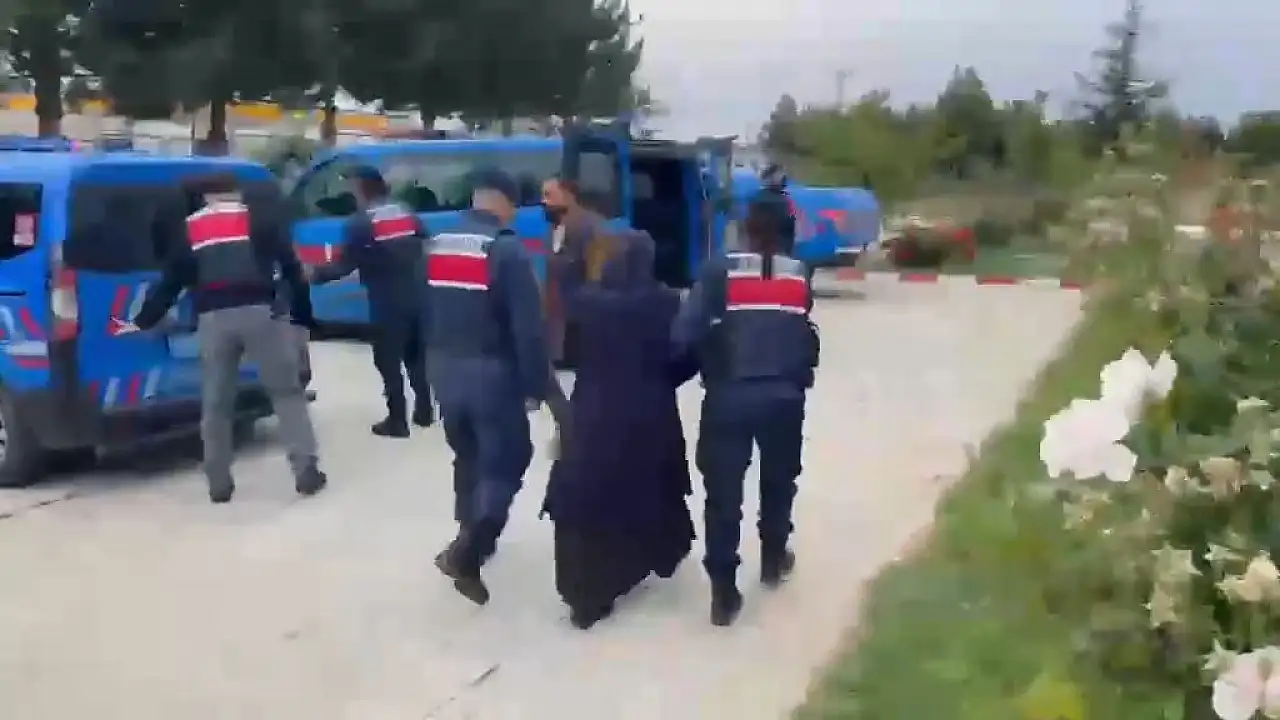 Konya'ya komşu ilde 19 yıllık sır perdesi aralandı: Gömüldüğü araziden kemikleri ve bilezikleri çıktı