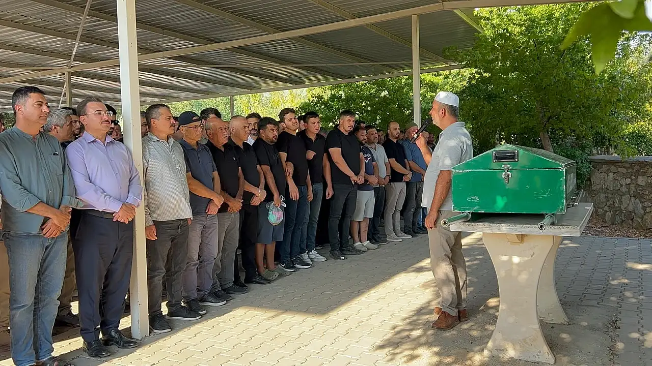 Diş tedavisinden sonra fenalaşmıştı! 5 yaşındaki Hatice Serra'nın cenazesinde gözyaşları sel oldu