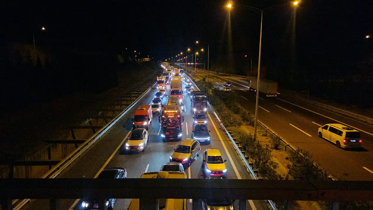 Otoyolda feci kaza! Ölü ve çok sayıda yaralı var