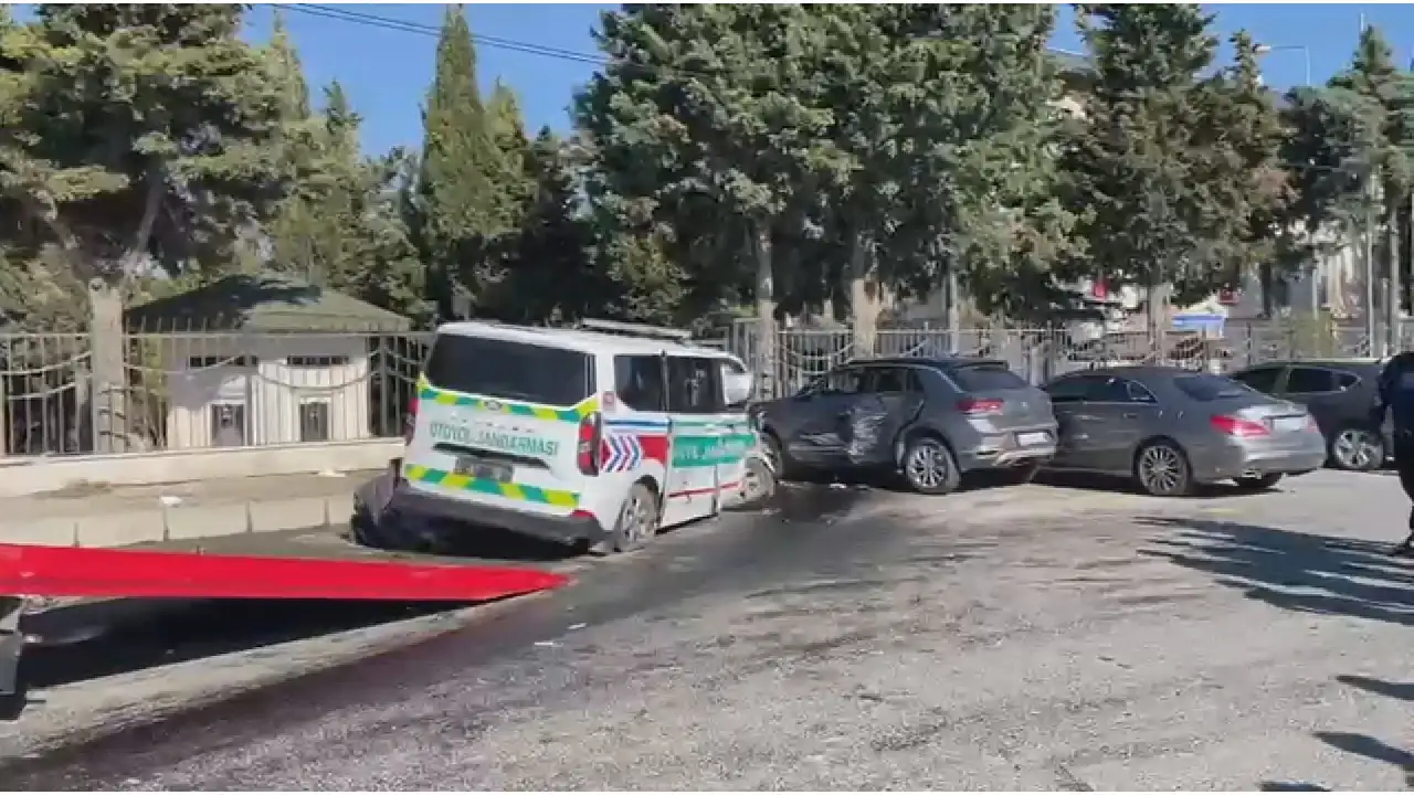 Jandarma aracı otomobille çarpıştı: 4 kişi yaralandı