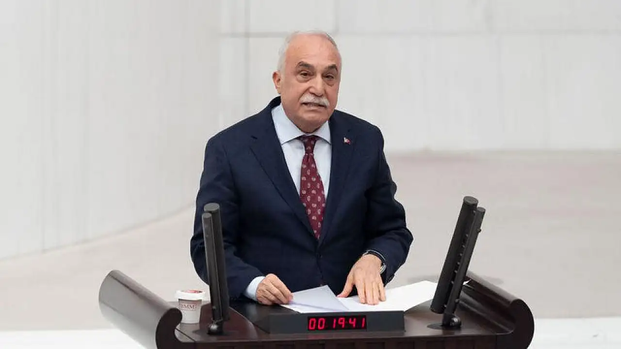Ahmet Eşref Fakıbaba kimdir? İstifa mı etti? Ahmet Eşref Fakıbaba hangi partiden? Nerenin milletvekili?