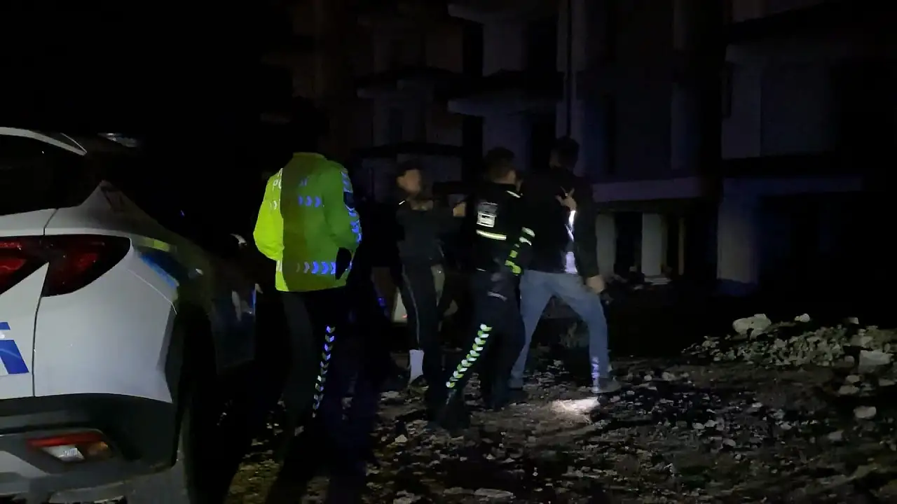 Polisler peşine düştü! 'Bu arabayı cinler mi sürüyor?'