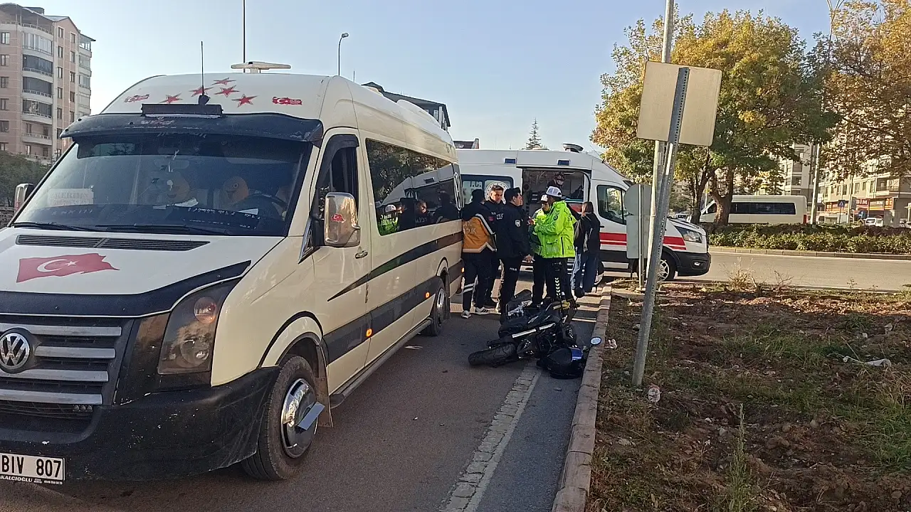 Konya'da kaza! Minibüs ile motosiklet çarpıştı