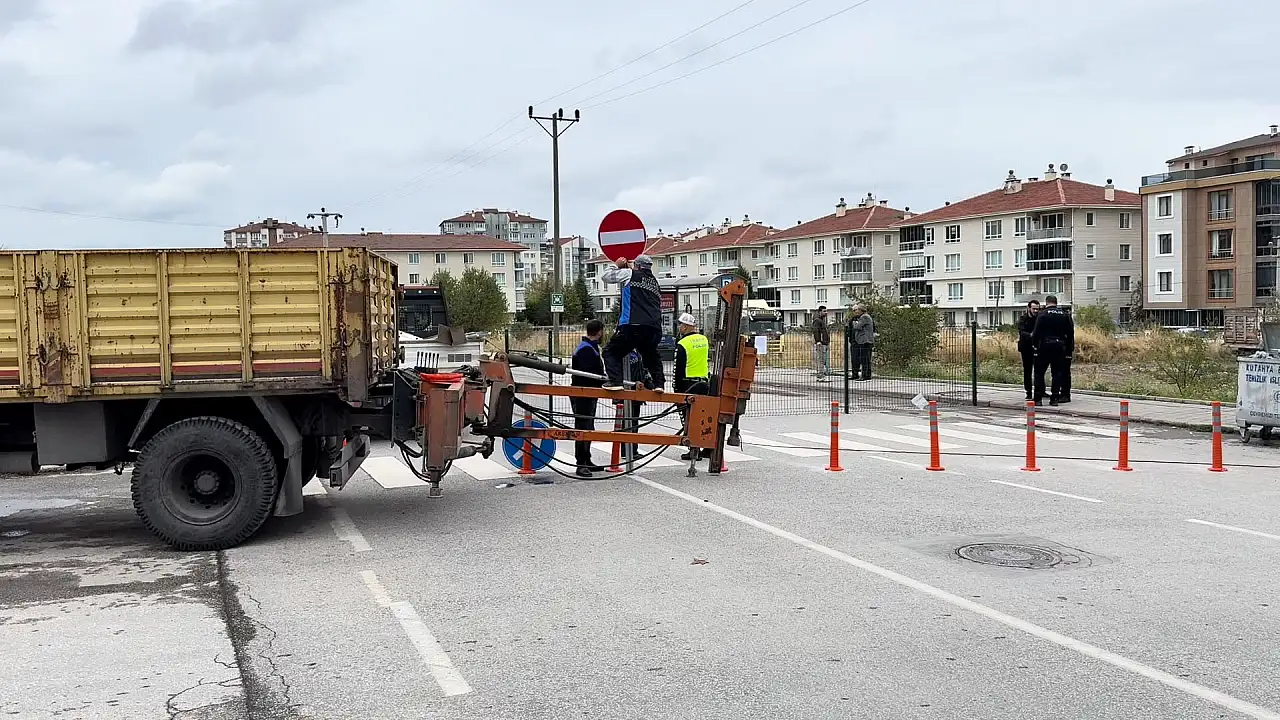 Belediye yol yaptı, arsa sahibi çit çekti!