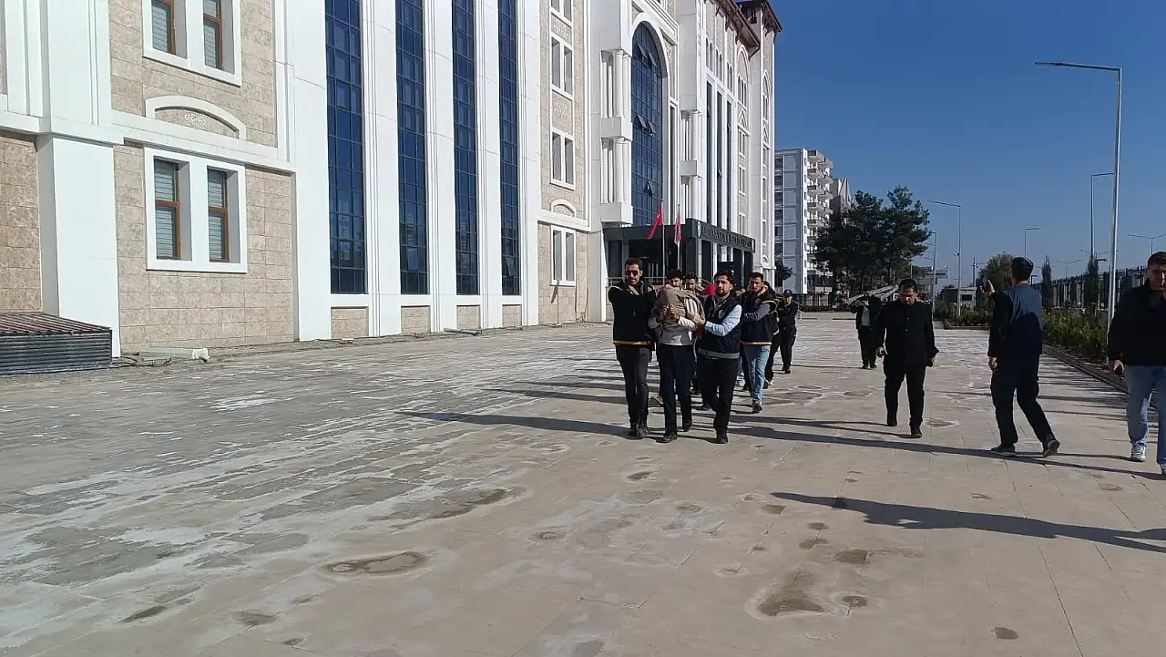 Masaj salonlarına fuhuş baskını! 6 zanlı tutuklandı