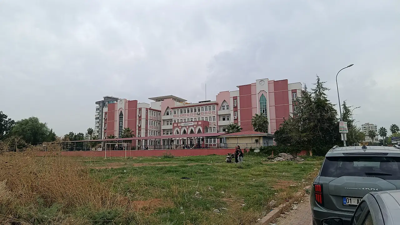 Okulda bıçaklı saldırı: Kız öğrenci yaralandı!