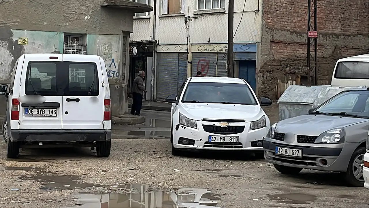 Konya'da korkutan göçük: Doğalgaz ve su borusu patladı!