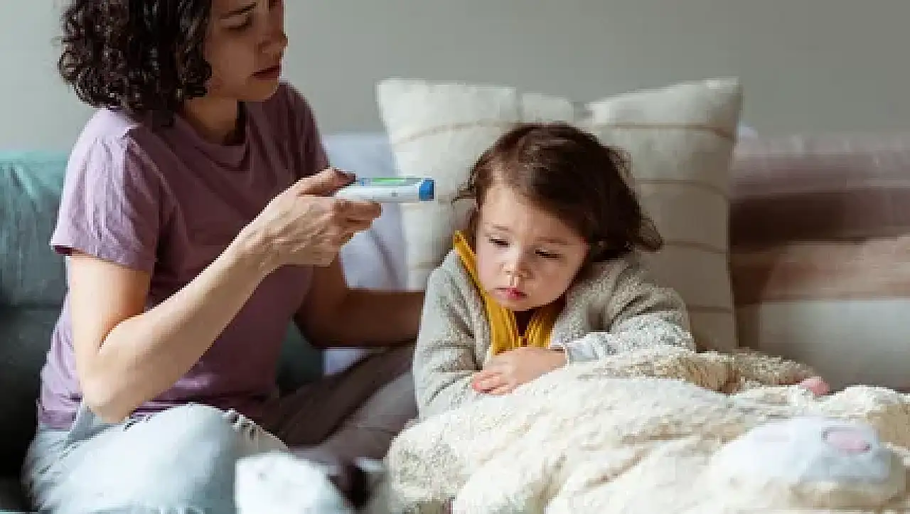 Kış hastalıkları çocukları vuruyor! 3 Günü aşan ateş alarm veriyor