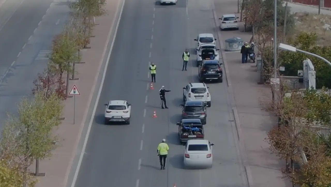 Konya'da uyanık sürücü polisten kaçamadı: Rekor ceza kesildi!
