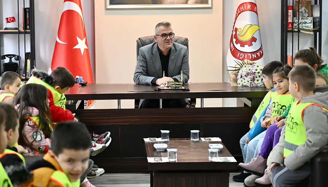 Başkan Ustaoğlu, minik misafirleri ağırladı!