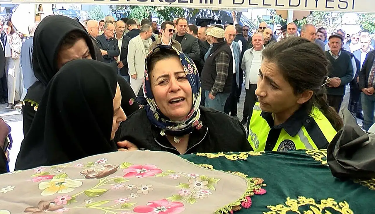 Polis nişanlısı tarafından öldürülen avukat Özge Penbegül'e cübbeli veda
